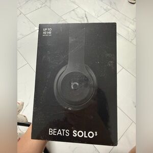 Beats by Dre Solo3 Wireless Headphones - Black